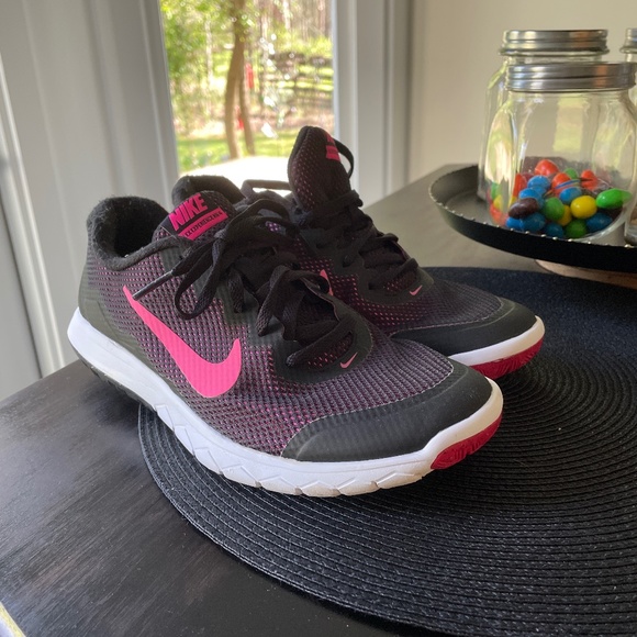 Nike Shoes - Womens Nike Shoes